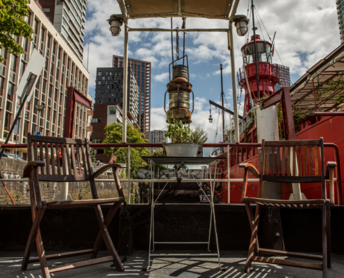 zitje bij onze ingang Matthias